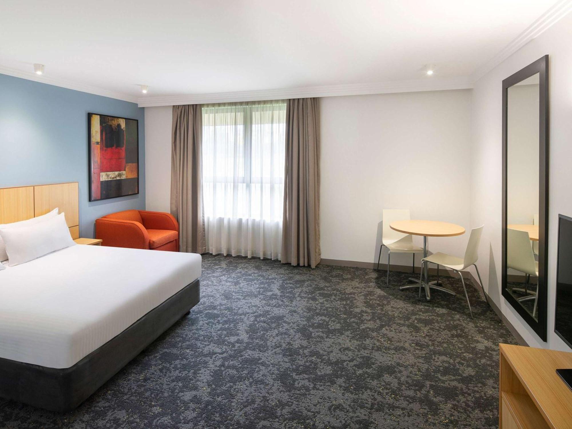 Mercure Brisbane Garden Hotel 4*