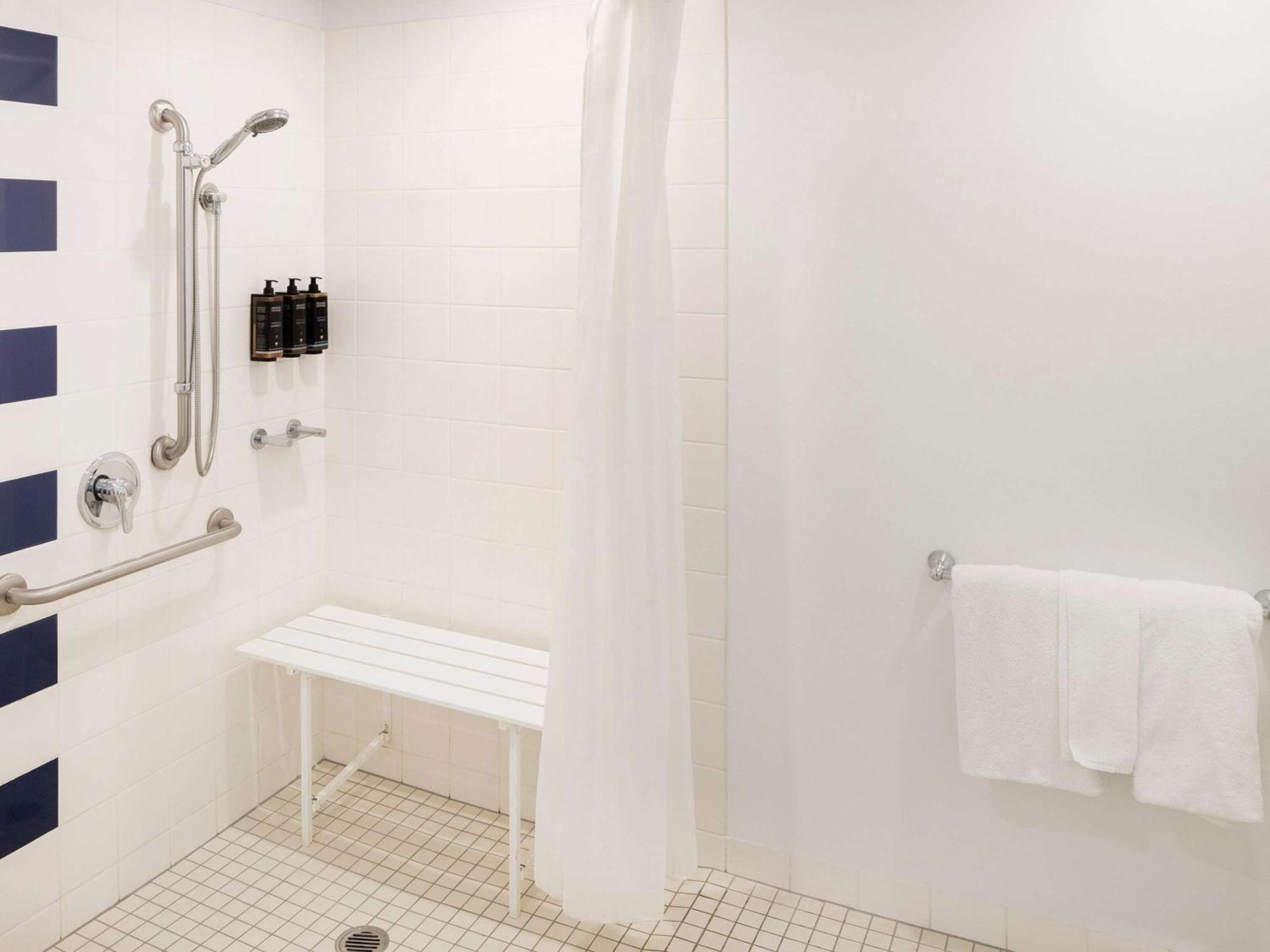 Hotel Mercure Brisbane Garden 4*